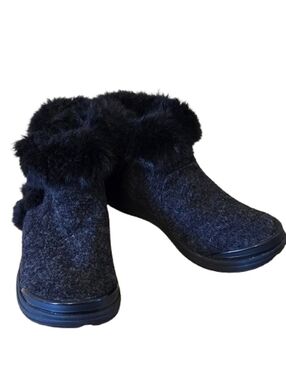 Bzees Women's Black Faux Fur Ankle Boots. Sz 8W